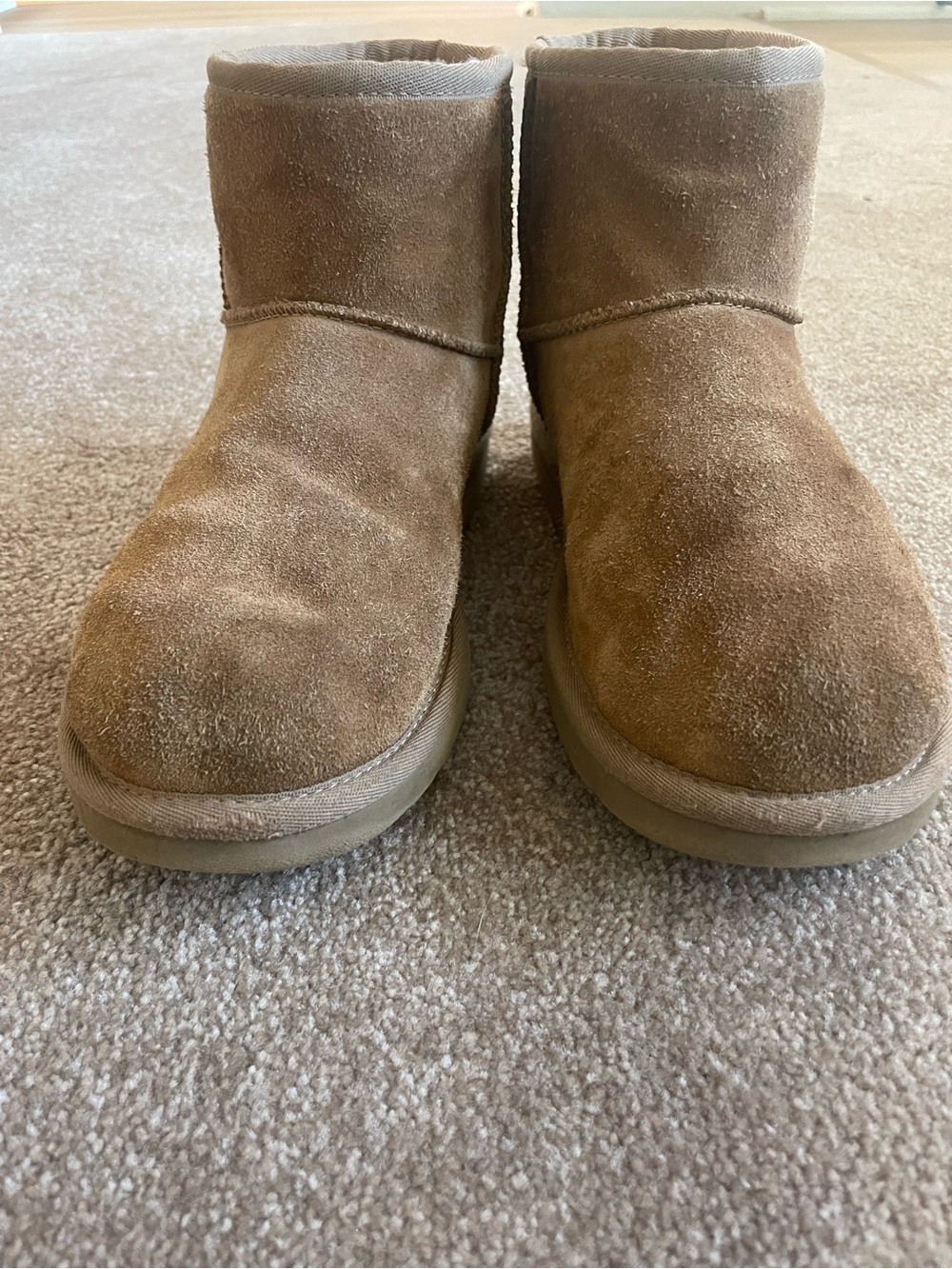 UGG Short Classic II Suede Boots in Chestnut. With classic embossed UGG ankle